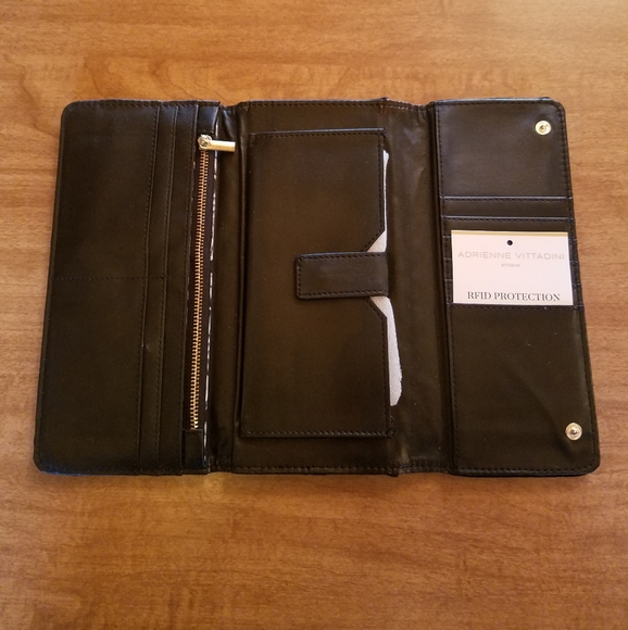 NEW! Adrienne Vittadini RFID protection fold-out wallet. - Picture 2 of 4